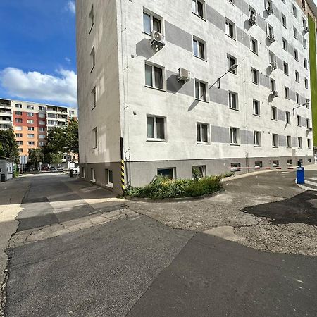 Cozy Studio Apartment In The Wider Center براتسيلافا المظهر الخارجي الصورة